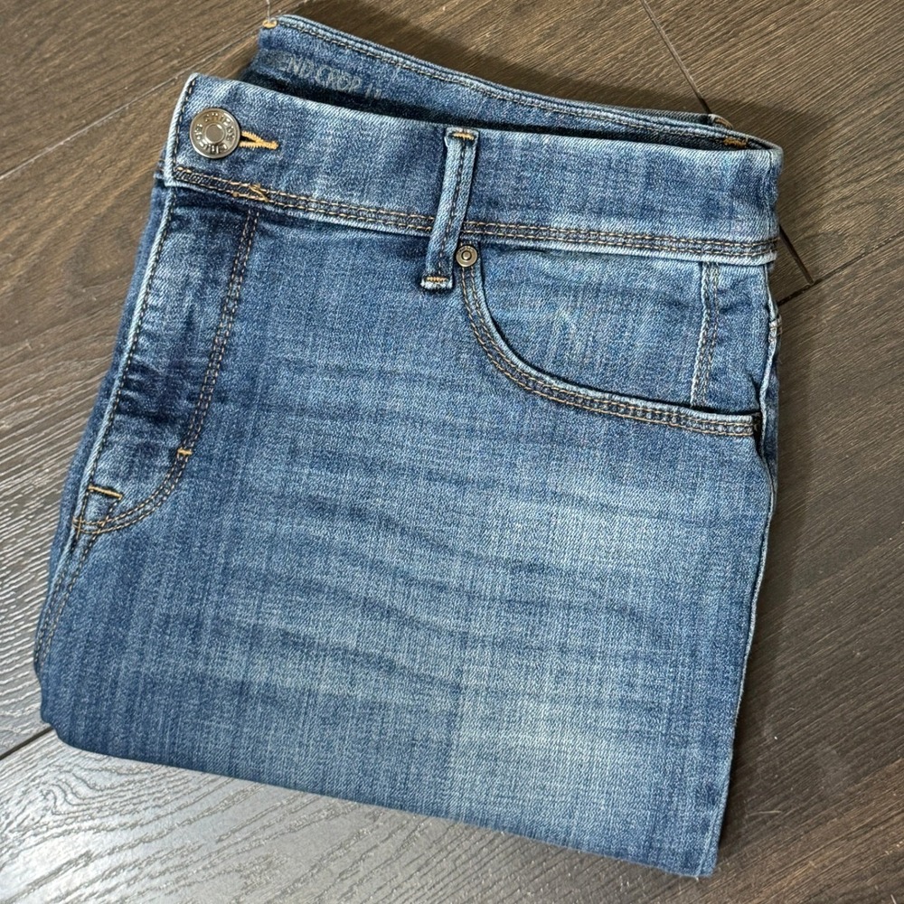 Chicos Slimming Girlfriend Crop Jeans Mid Wash Blue Denim Size 1 Medium 8